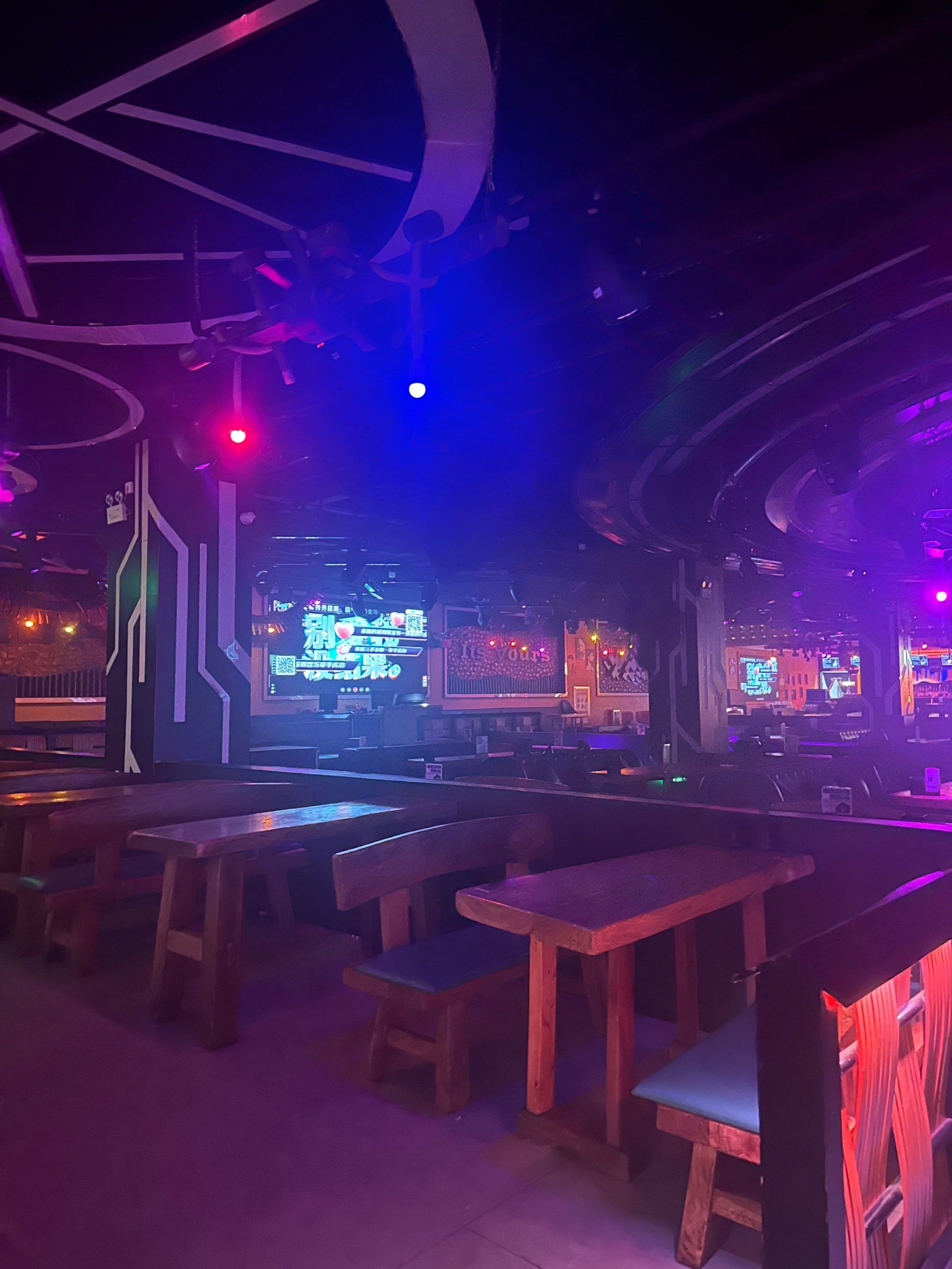 呼和浩特商务KTV有没有提供特色服务-玉泉区ktv预定